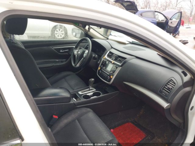 Nissan Altima Image 8