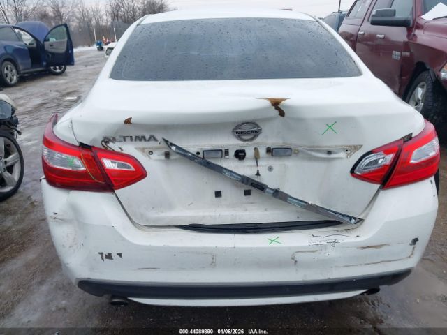 Nissan Altima Image 13