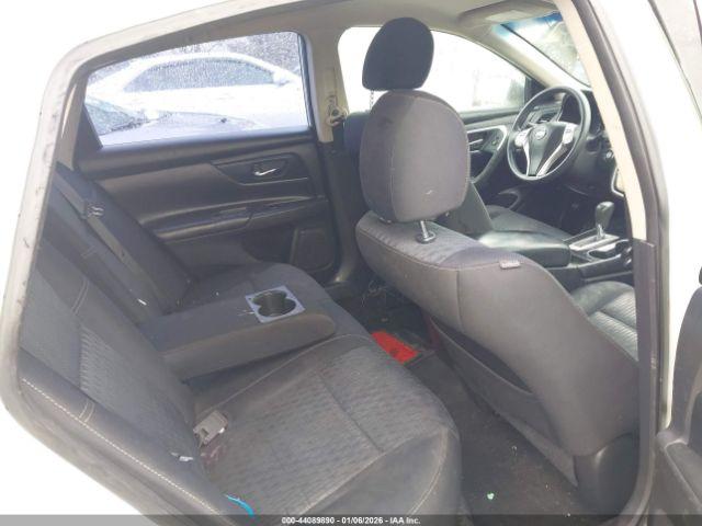 Nissan Altima Image 12