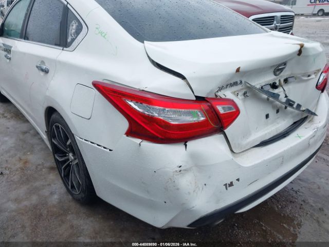 Nissan Altima Image 5