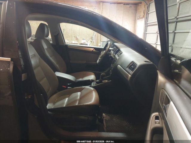 Volkswagen Jetta Sel Premium Image 6