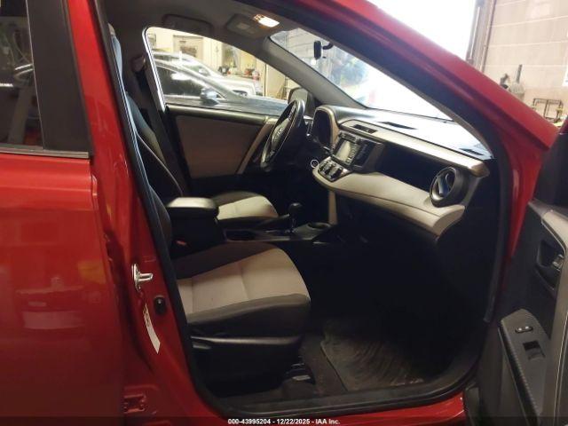 Toyota RAV4 Le Image 11