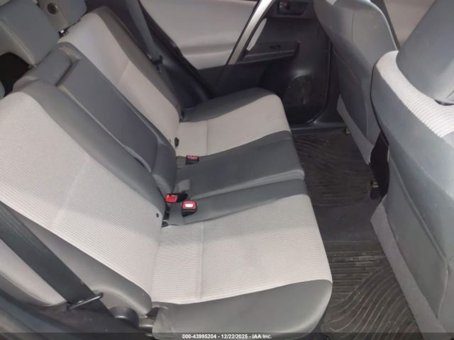 Toyota RAV4 Le Image 7