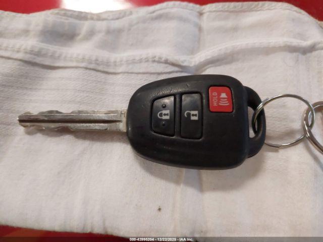 Toyota RAV4 Le Image 8